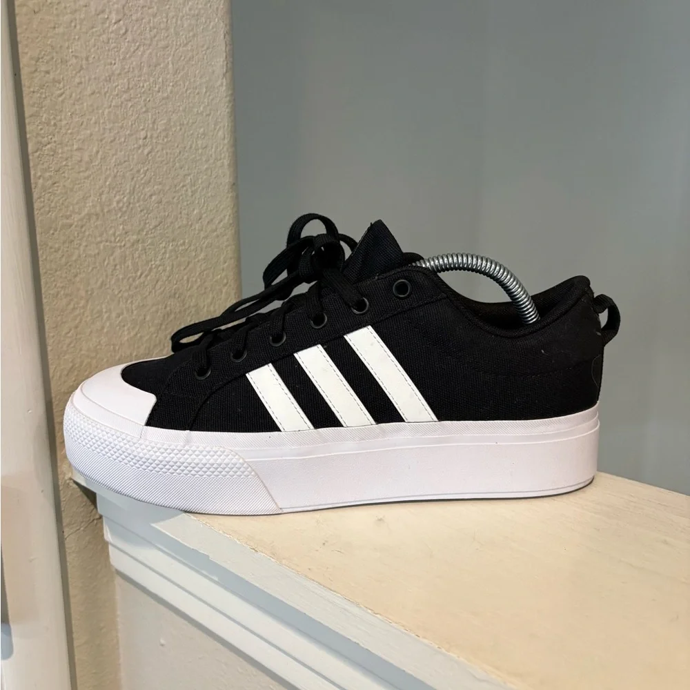 Adidas Bravada 2.0 Black/White Womens U.S Size 10.5 IE2310